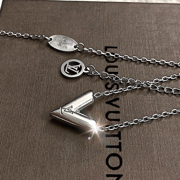 LAST CALL! ! Authentic Louis Vuitton V-Shaped Silver Pendant Necklace - Picture 10 of 17